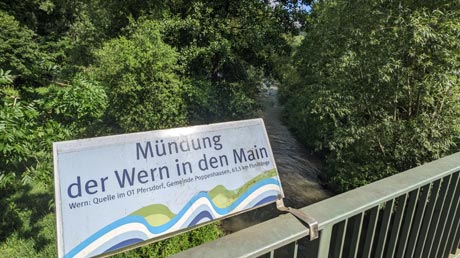 Beginn Wern-Radweg an der Mndung in den Main